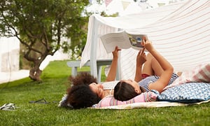 girls-reading-textimage