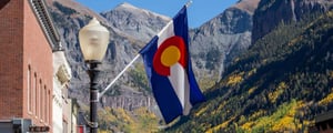 colorado_state_flag_with_mountains