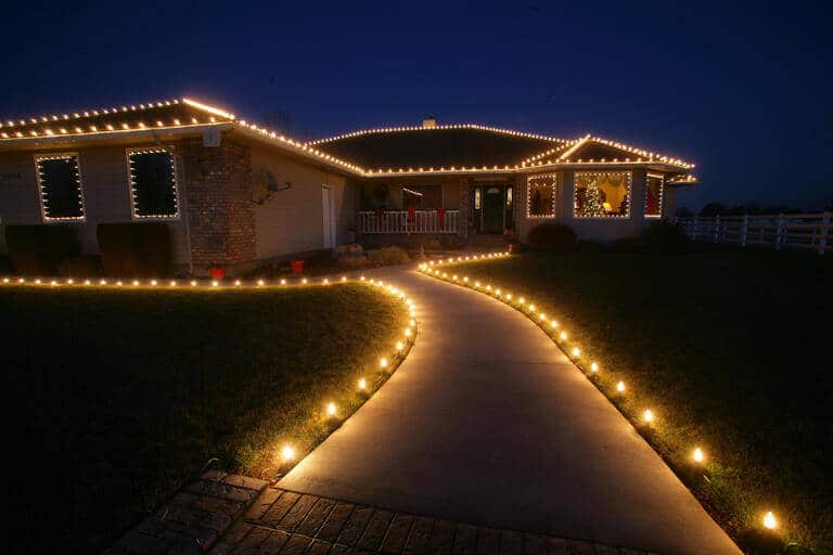 senske-holiday-lighting-outdoor-path