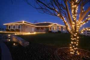 senske-holiday-lighting-white-outdoor